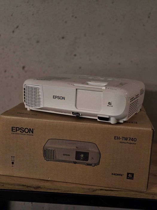 Rzutnik Epson EH-TW740