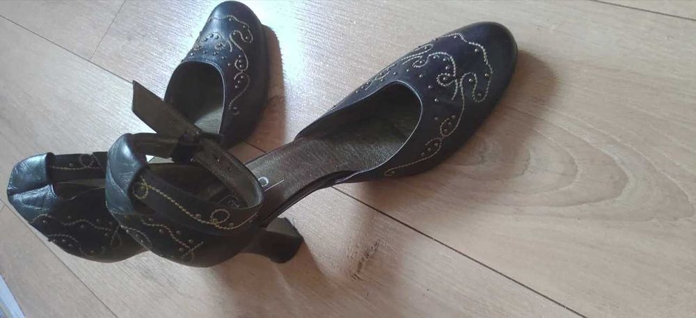 Czółenka na słupku skóra czarne Mateo buty boho vintage retro