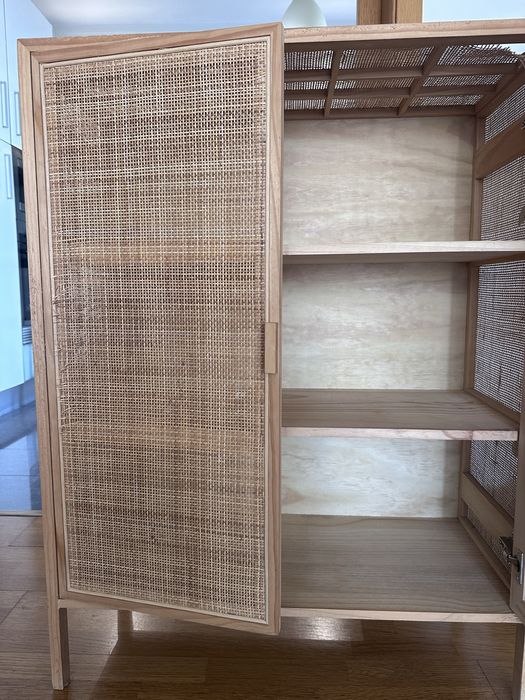 Aparador Sklum com alguns defeitos