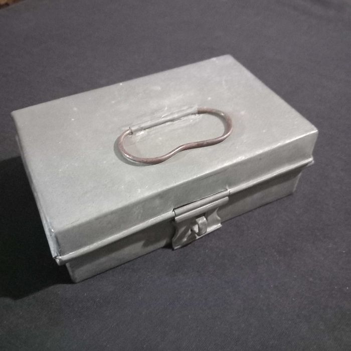 Pequeno baú em chapa