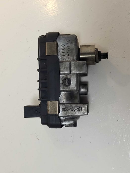 O atuador eletrônico de turbocompressor Garrett Mercedes 280 320 CDI
