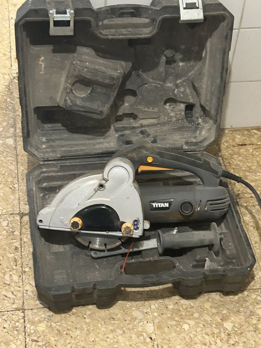 Maquina para abrir roços de dois discos