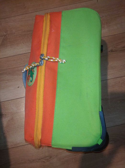 Walizka dziecięca na kółkach 36x26x16