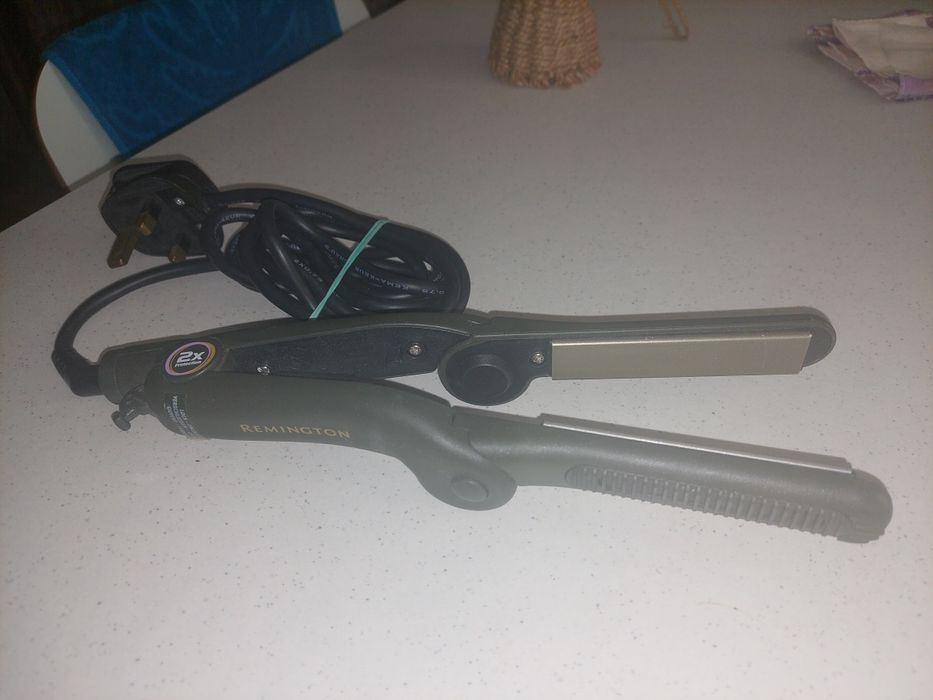 Портативная складная дорожная плойка-утюжок Remington
