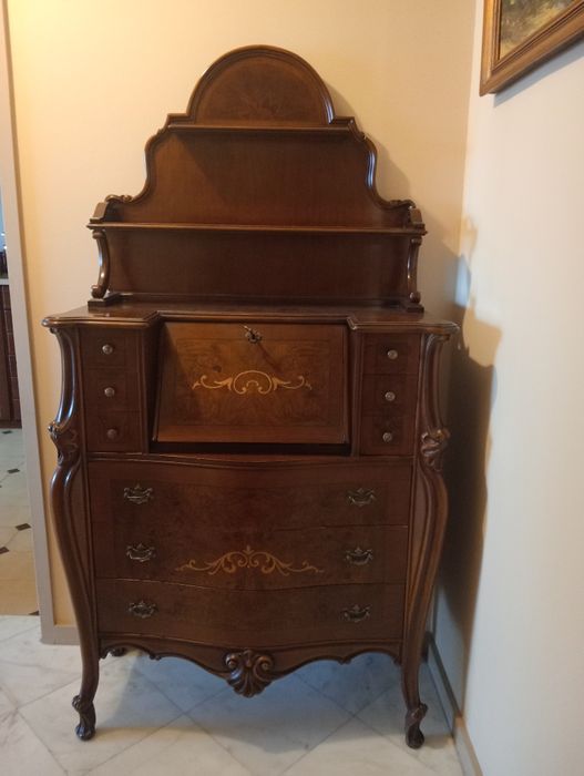 Móvel antigo em madeira