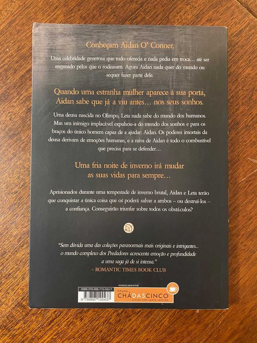 À Luz da Meia-Noite - Sherrilyn Kenyon