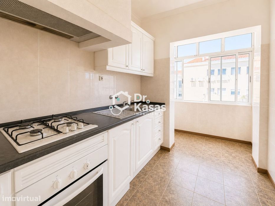 Apartamento T1 com varanda na Baixa da Banheira