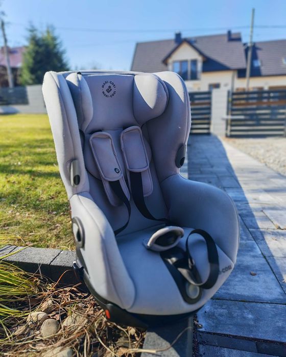 Fotelik samochodowy Maxi Cosi Axiss - obrotowy, nie wymaga Isofixa