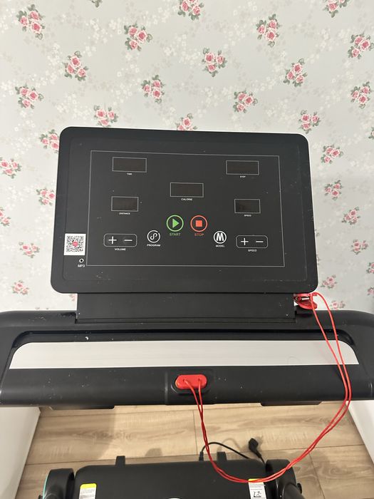 Продам стильну та компактну електричну бігову доріжку EnergyFIT EF-U20.