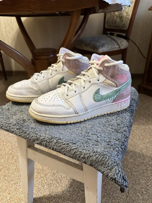 Nike air jordan 1 mid ice cream