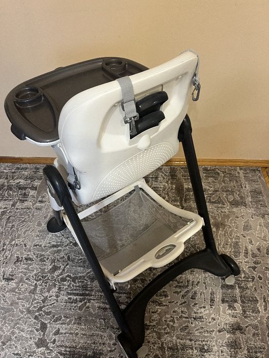 Дитячий стілець для годування