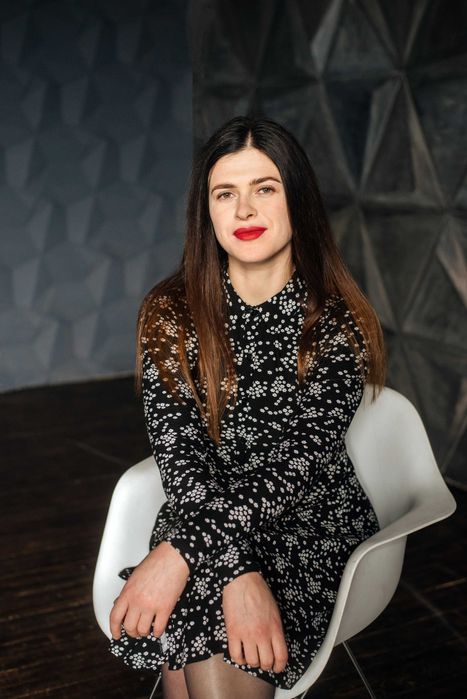 Чорна тепла сукня в дрібні квіточки