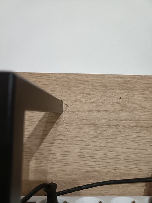 Secretária com prateleira incluída
