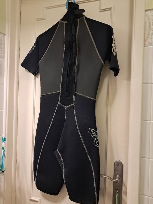 Fato de surf marca Álder