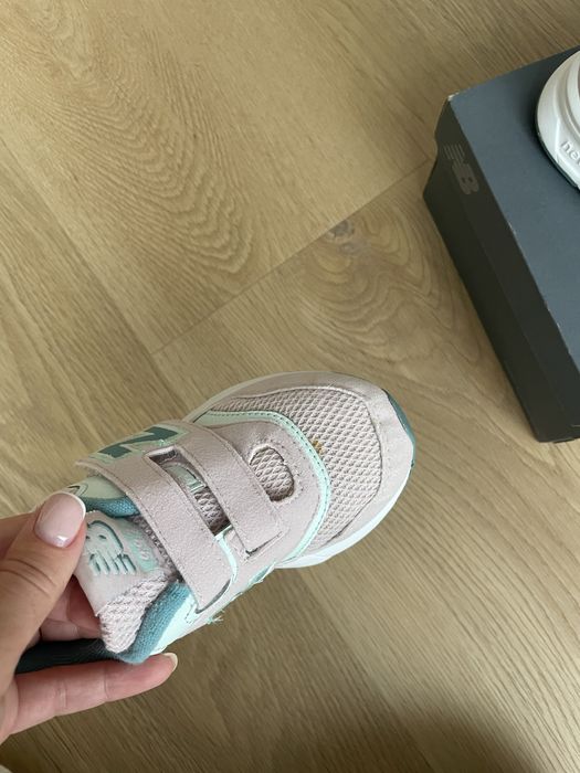 Кросівки new balance