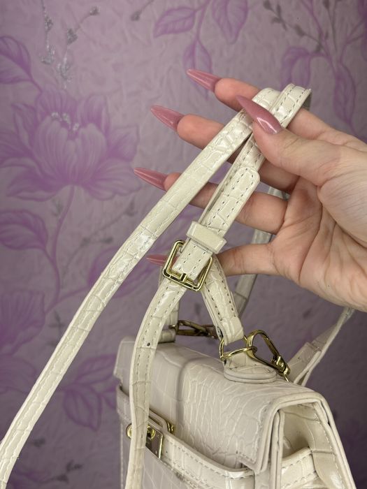 Сумка лакова шкіряна бежева у стилі kelly