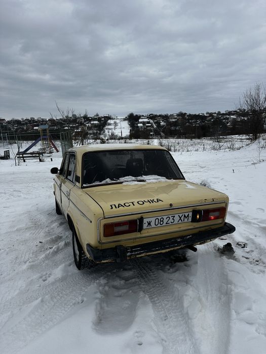 Жигулі ваз 2106.