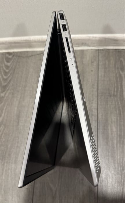 Ноутбук Lenovo, 8Gb, NVMe 128Gb, дуже хороша батарея. Підсвітка.