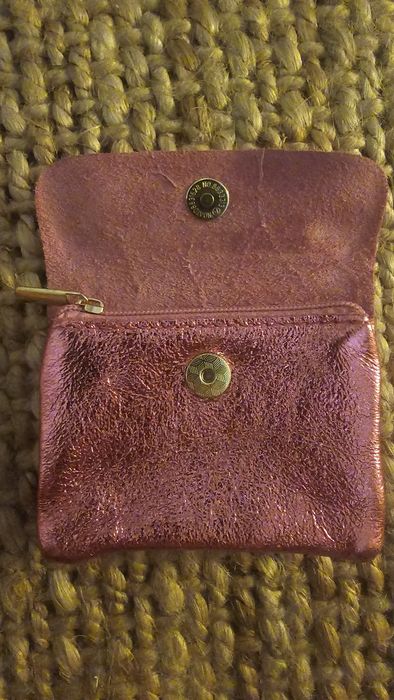 Porta moedas cor de rosa  pelo novo por estrear 
Pele genuína nunca usado por estrear
