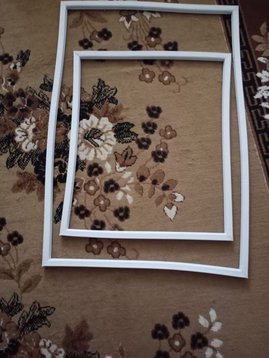 Продаю для холодильника Индезит  уплотнительные резинки. 57*49 и 57*83