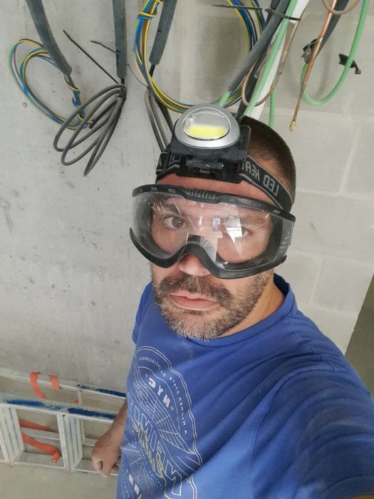 Faço médios e pequenos arranjos  em habitação