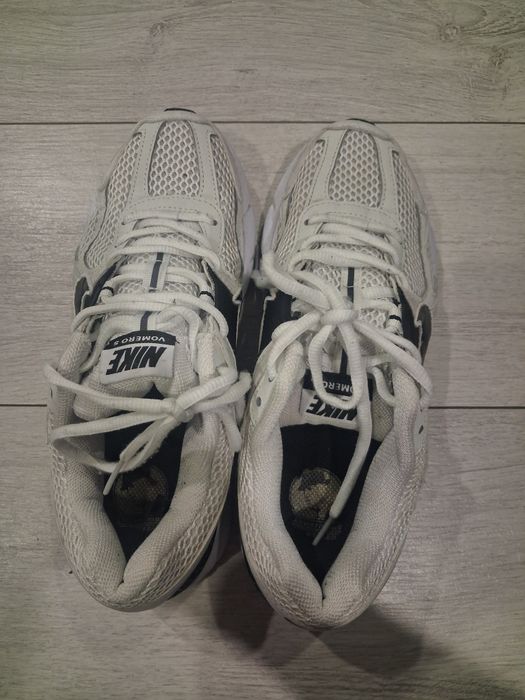 Używane buty nike vomero 5 rozmiar 41 biało czarne