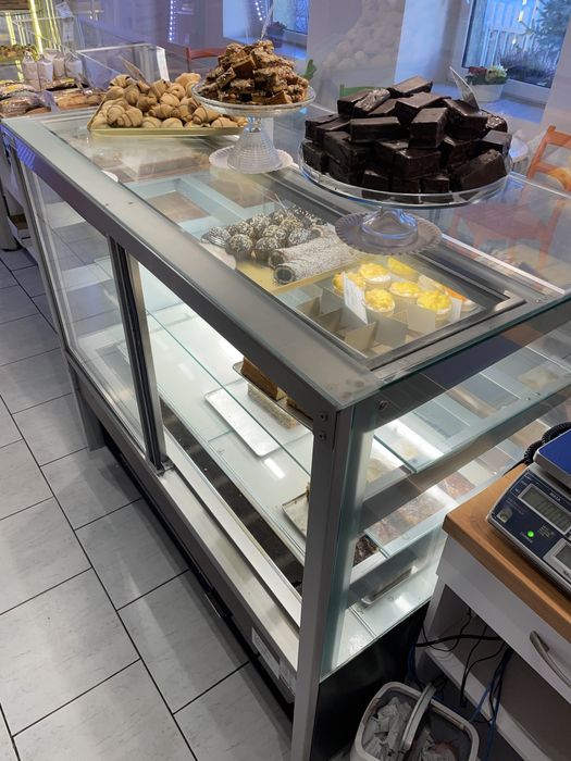 *REZERWACJA* Witryna IGLOO cube lada chłodnia na ciastka ciastkarka