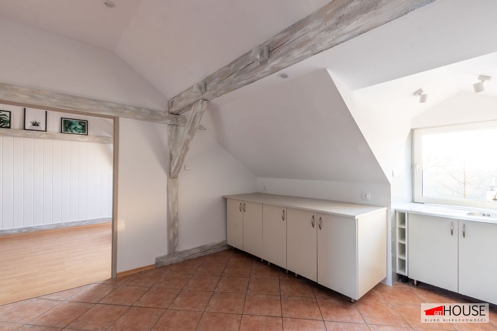 Niewielki metraż- 2 pokoje- Klimatyczne miejsce-OKAZJA