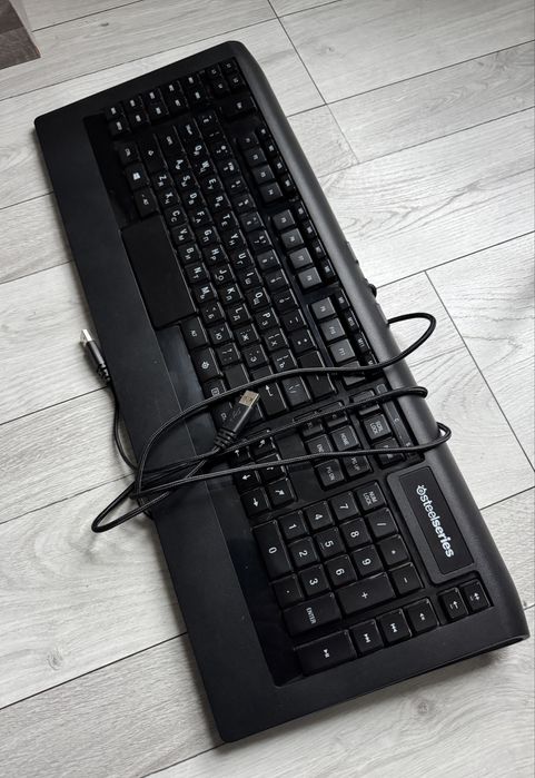 игровая клавиатура SteelSeries Apex [RAW] состояние отличное.