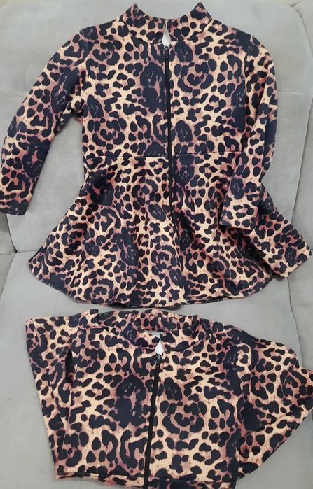 Płaszczyk panterka r. 128 cienki