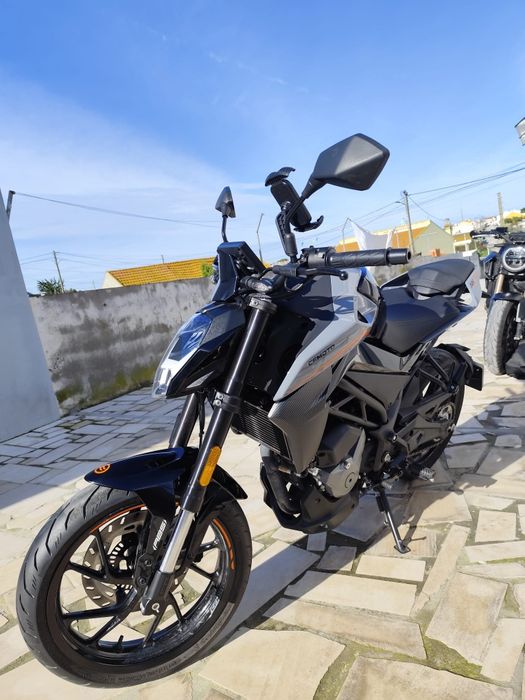 CFMOTO 300NK com 330KM