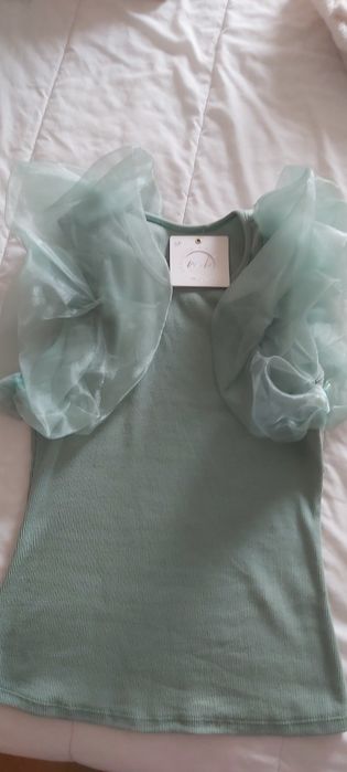 T-shirt/ cavas verde seco com tule