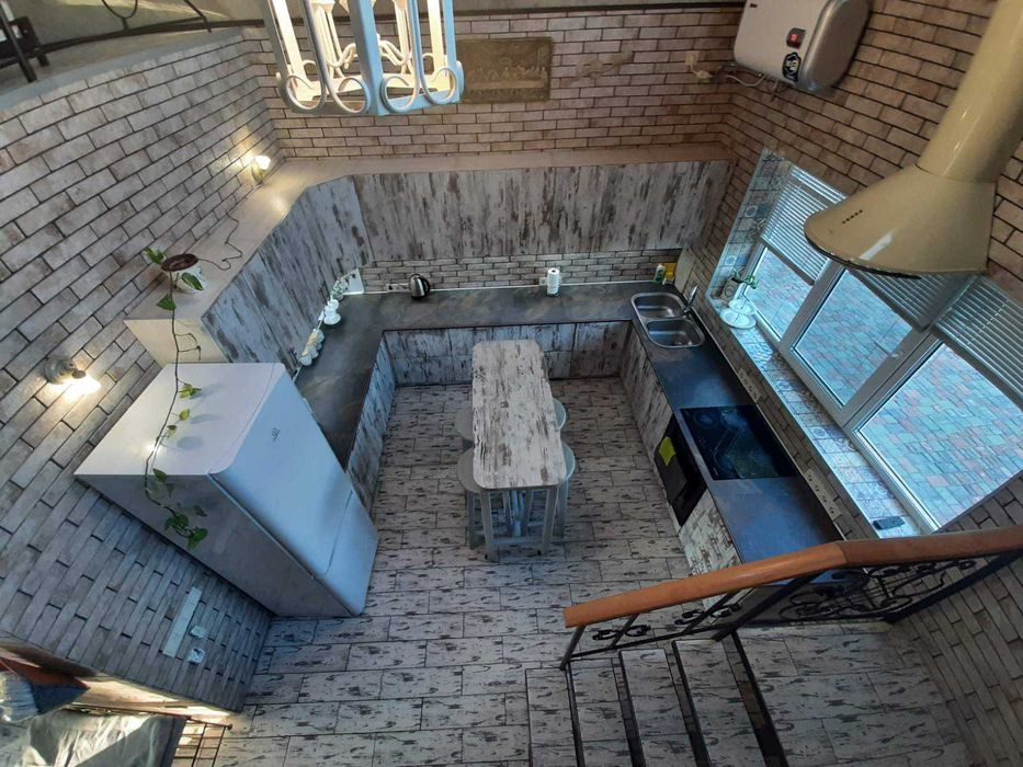 с.Бондарня. Дом 230 кв. Расположен 70 км. от Киева. Генератор.