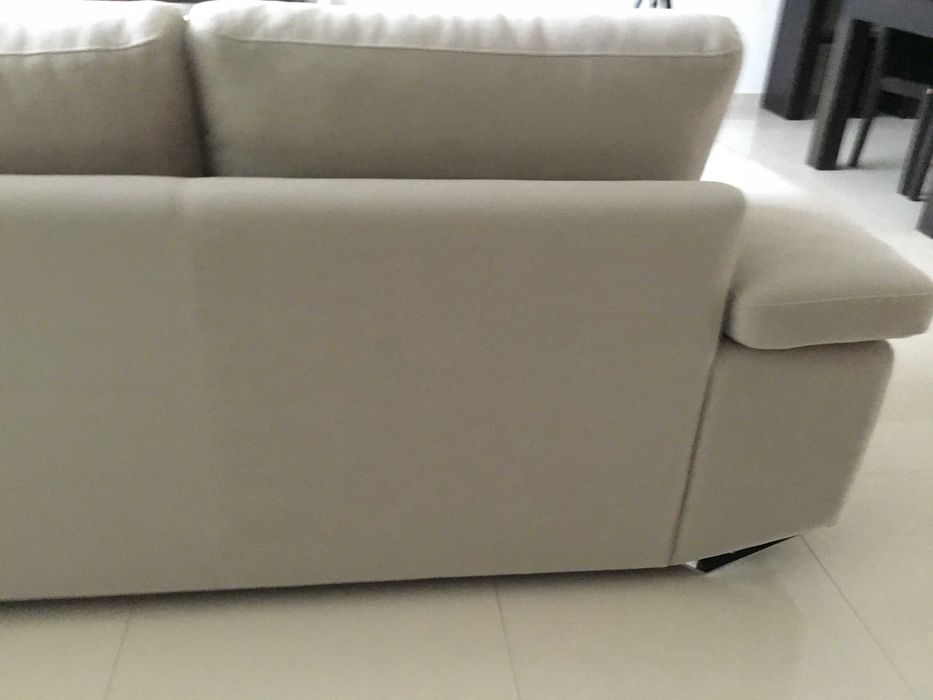 Vendo Sofá Branco 3.600mts como novo em pele