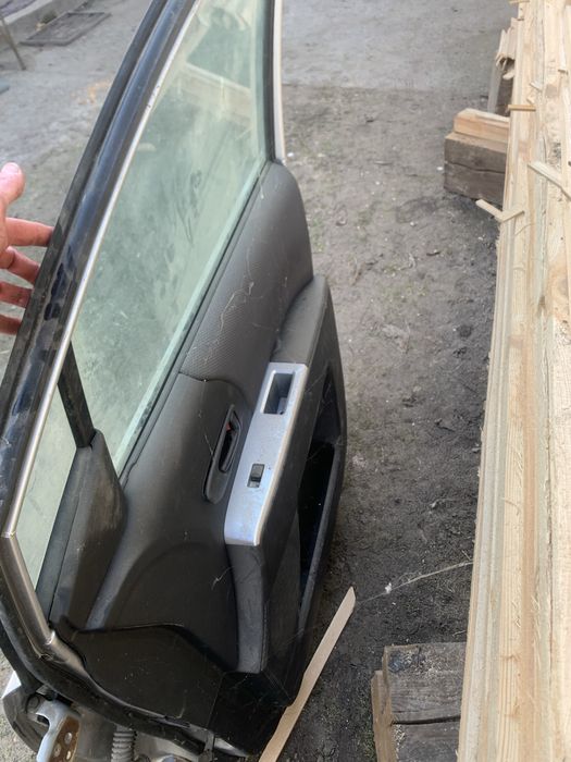 Двері мазда5