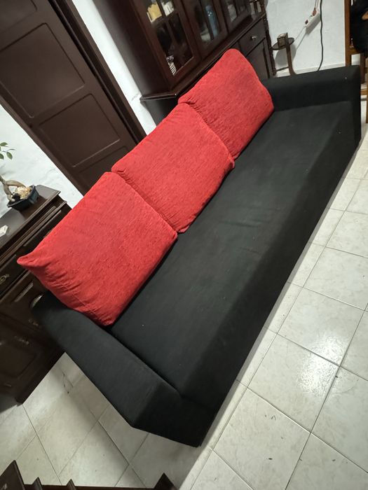 Sofa 3 lugares preto e vermelho