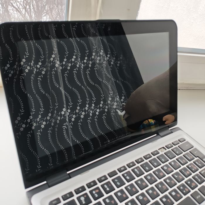 Рабочий ноутбук HP с дефектами n3700, ddr3 4gb, ssd m2 128gb