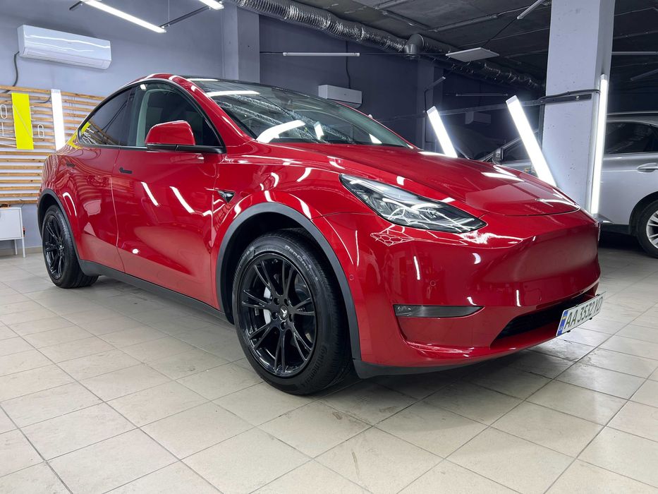 Tesla model Y 2022 року long range, повний комплект, дотяжки дверей