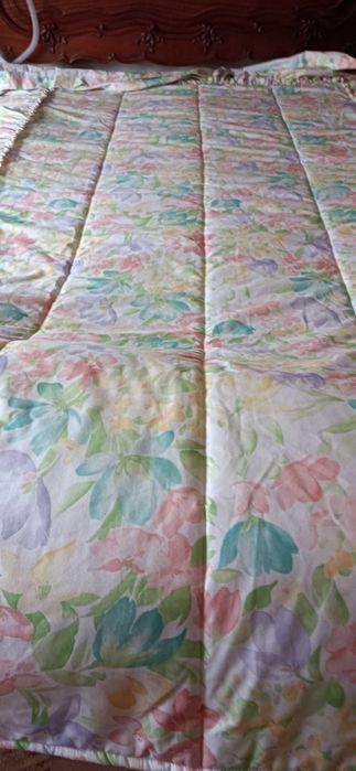 Conjunto 2 colchas solteiro + 2 cortinados, 2 rolos + 1 almofada