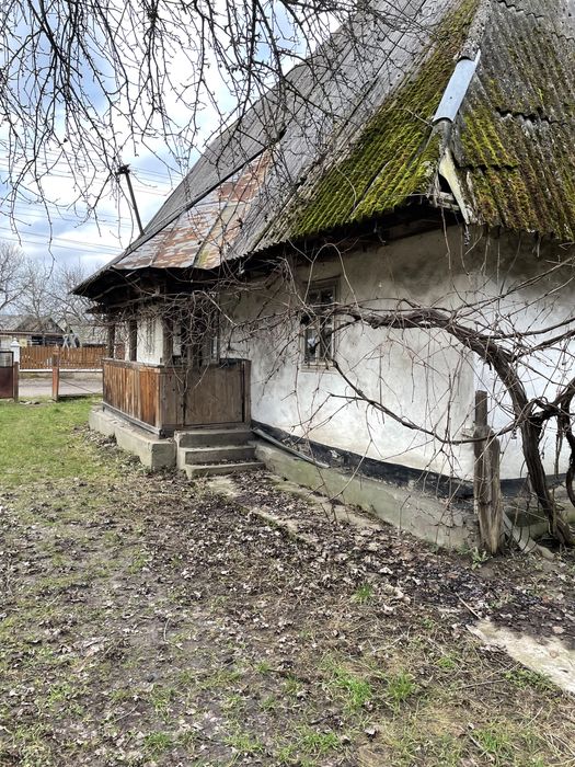Продається  старий будинок з земельною ділянкою