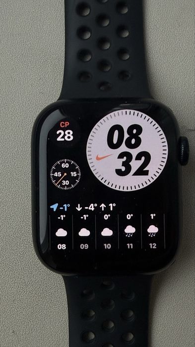 Продам Эпл воч 7 (найк)