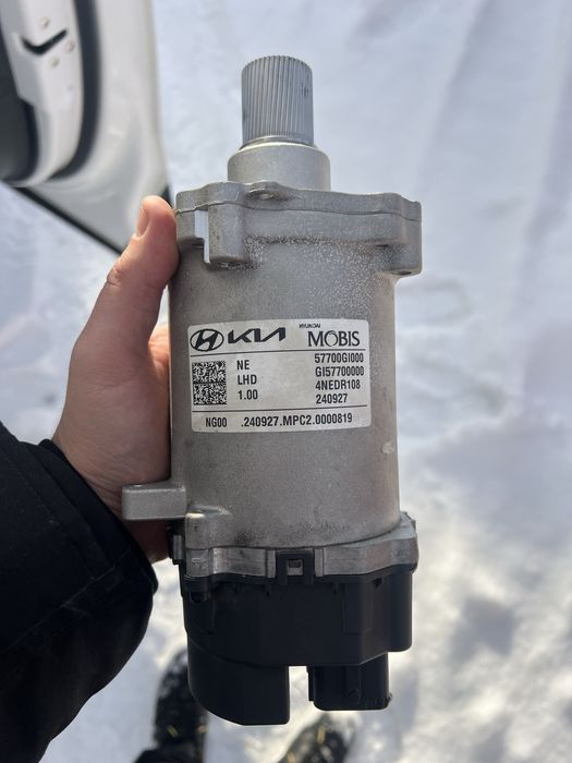 Мотор рульової рейки ioniq 5 під ремонт.