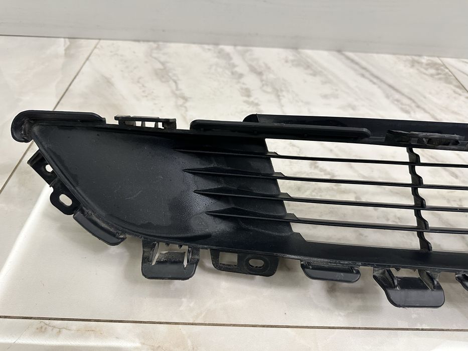 Решітка переднього бампера Tesla Model Y 20-25