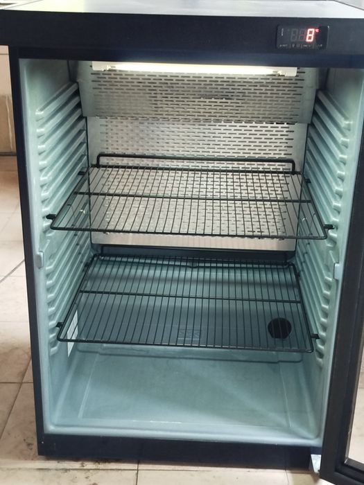 Барний холодильник,вітрина.