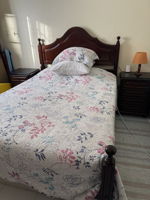Cama de madeira