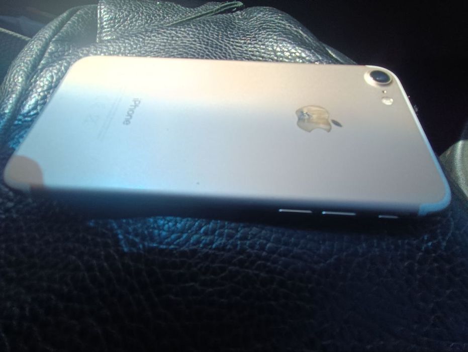 Власний iphone 7  з коробкою