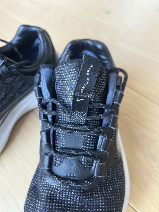 Buty do biegania Nike Winflo 8 Shield rozmiat 38,5