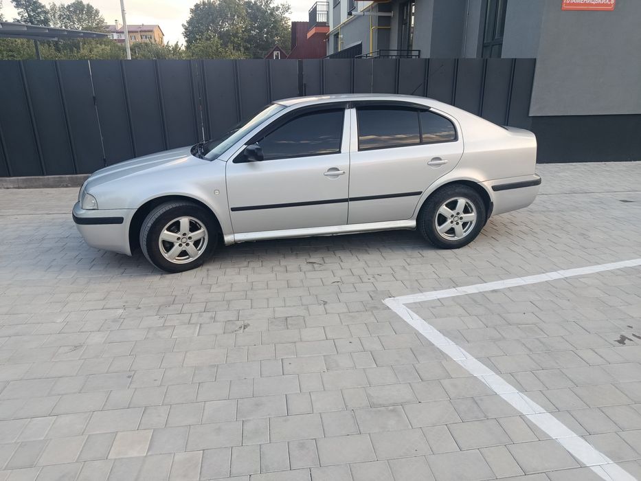 автомобіль легковий