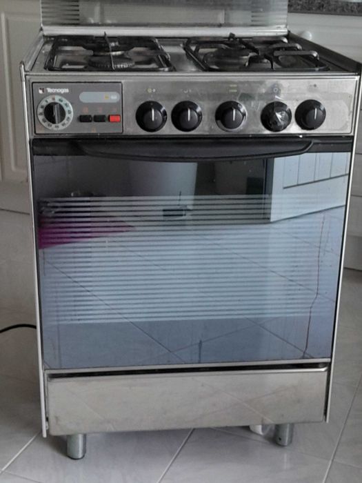 Fogão a gás marca tecnogas com forno e 4 bicos