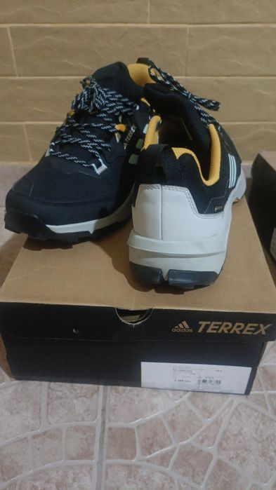 Продам кросівки чоловічі Adidas